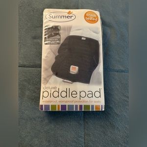 BRAND NEW W/TAGS: Summer Infant deluxe piddlepad seat protector / color: black